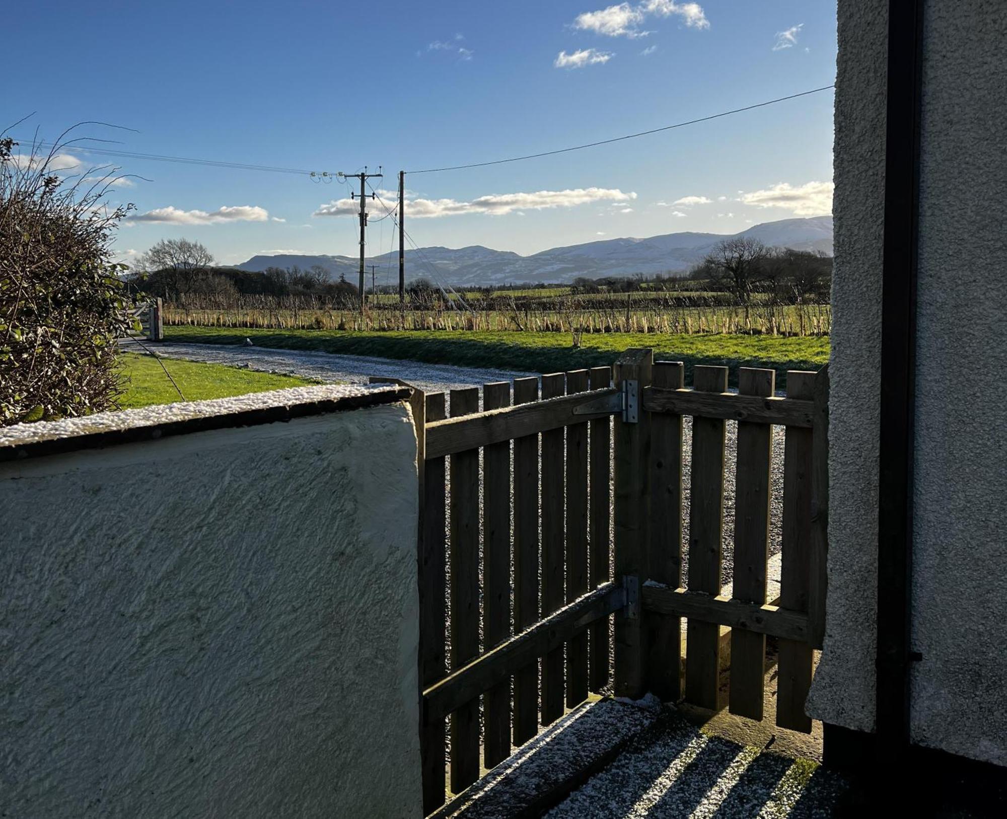 3 Bed Detached Cottage- Log Burner Mountain Views ビューマリス エクステリア 写真