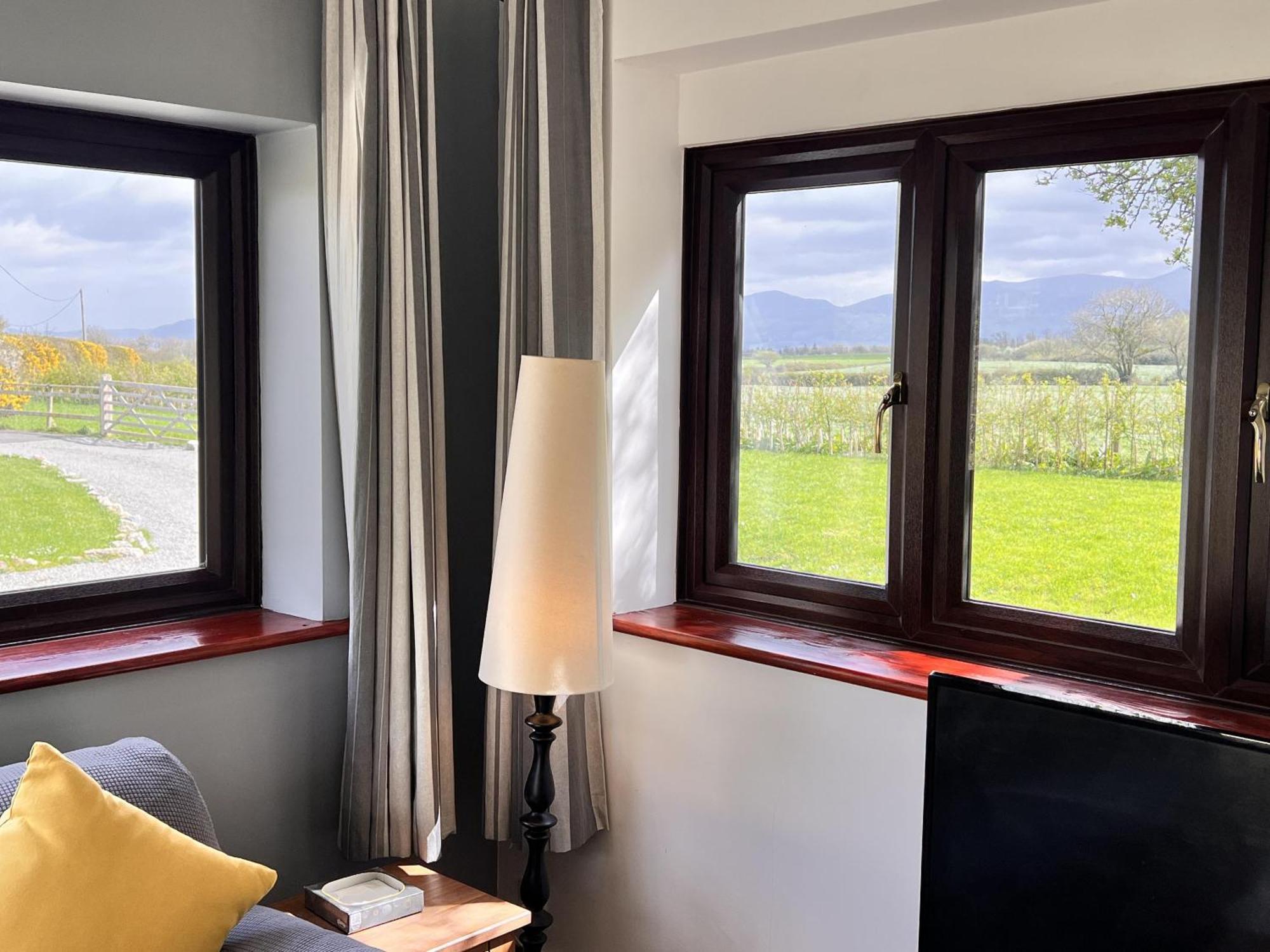 3 Bed Detached Cottage- Log Burner Mountain Views ビューマリス エクステリア 写真
